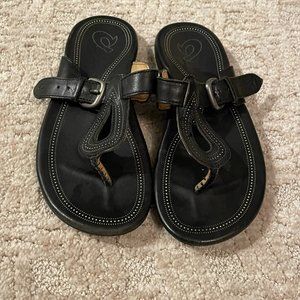 Olukai Women's 7 Black Leather Sandal